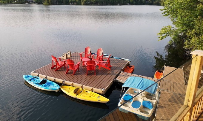 Faraday Cottage | Bancroft area, foosball, pool table, arcade, badminton and more.