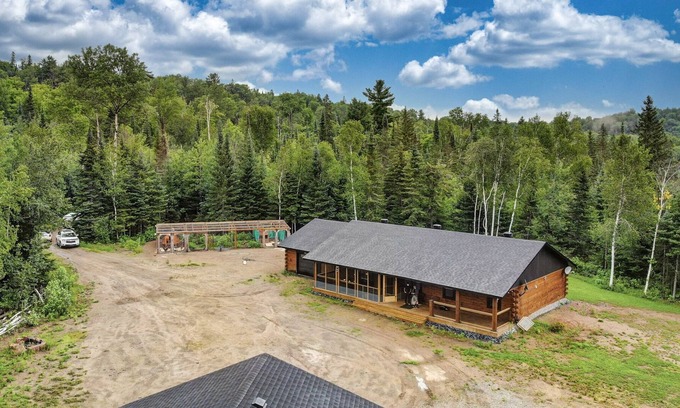 Hastings Highlands Cottage | Bancroft Log Cottage , 30 Acres Forest. Spring is here! Trails minutes away