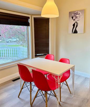Ranchlands House | Banff mountain House&30 second Bus station Close C-Train& Free Parking