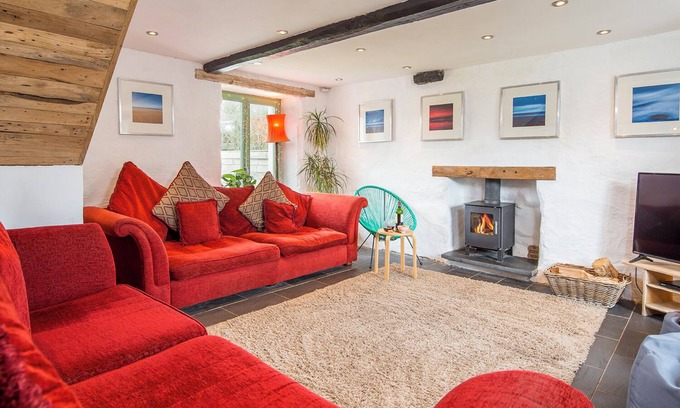 Angle House | Bangeston Farmhouse, Holiday Home Angle, Sleeps 11, 4 bedrooms, bathrooms