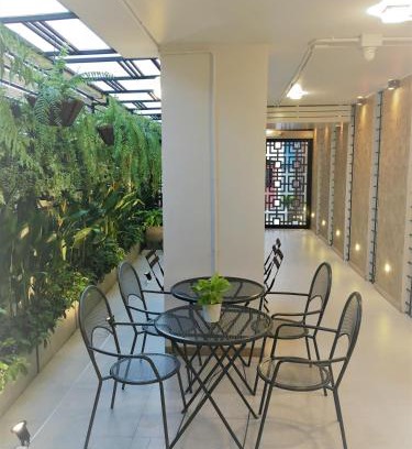 Wat Sam Phraya Hotel | Bangkok Saran Poshtel
