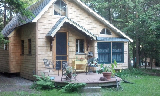 Orrington Cottage | Bangor Acadia Furnished Tiny House, Short/Long Term, Medical Traveling, Holidays