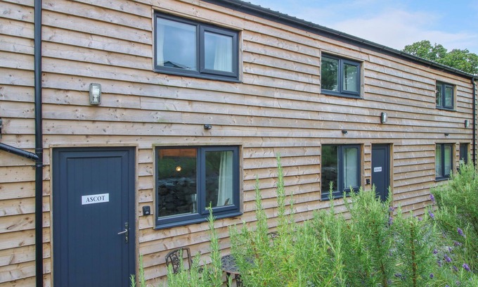 Overton-on-dee Cottage | BANGOR, pet friendly, character holiday cottage in Ellesmere