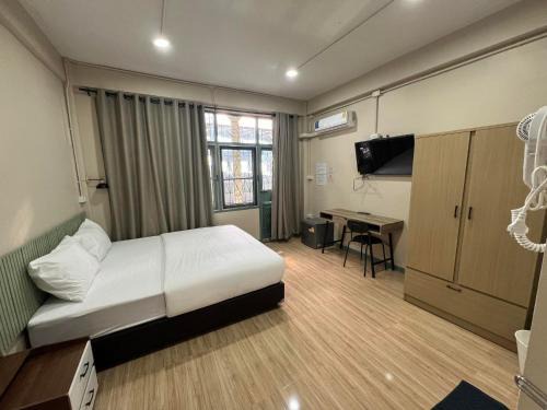 Phasi Charoen Hotel | Bangwa House - MRT Bangwa Station