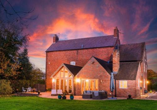 Shobdon House | Bank Farm House - Stunning House & Gardens
