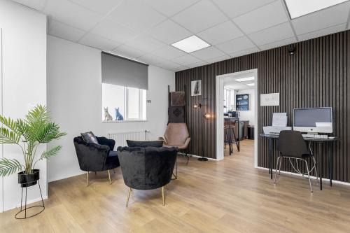 Innri-Njarthvik House | Bank Guesthouse by KEF Airport