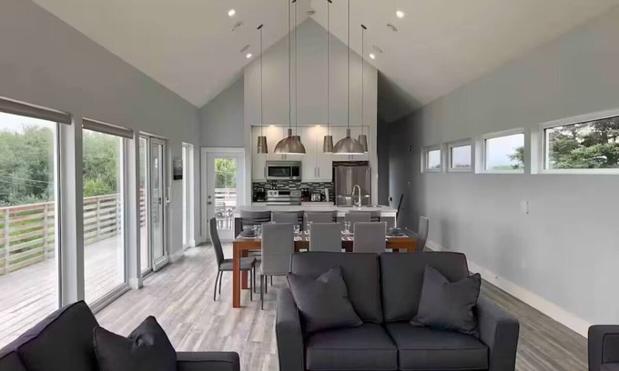 Inverness House | Banks Rd Modern Oceanside Oasis