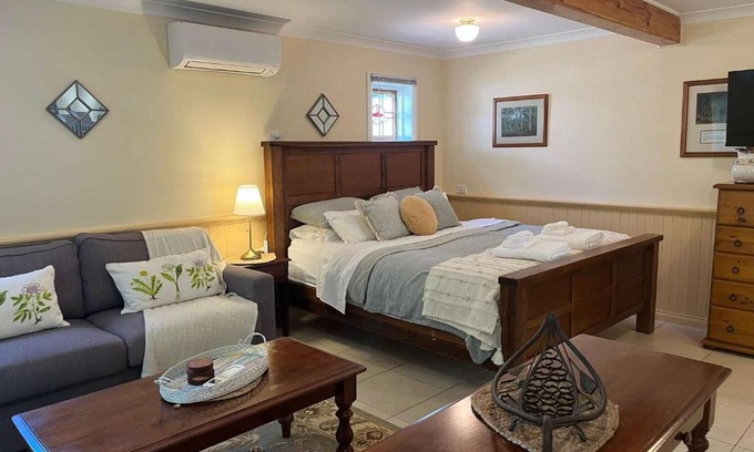Gooseberry Hill Apartment | Banksia Cottage in Perth Hills