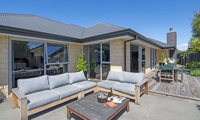 Springlands House | Banksia Retreat - Blenheim Holiday Home
