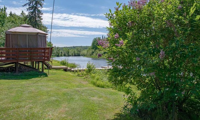 Ryerson Cottage | Bankside - Affordable Riverfront Cottage w/Swimming, Pool Table, Air Hockey, AC
