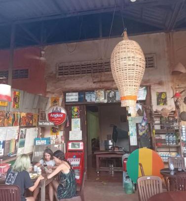 Ban Lung House | Banlung reggae bar homestay& Sona trekking tour