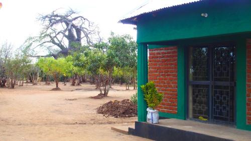 Mfuwe Cabin | Baobob Safari Lodge