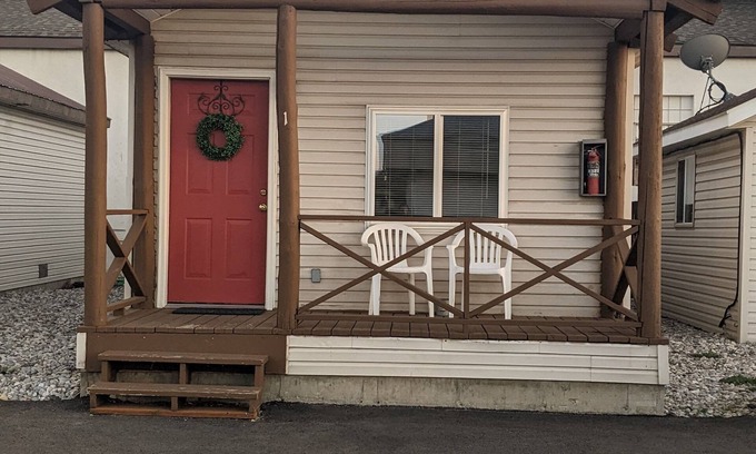 Afton Hotel | Bar H Motel