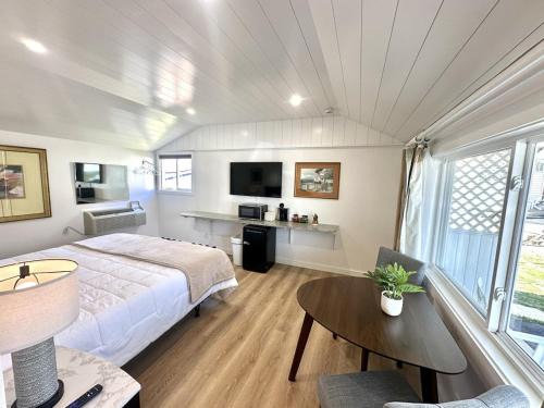 Hulls Cove Hotel | Bar Harbor Suite