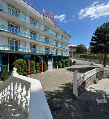 Bajram Curri Hotel | Bar Restorant Hotel Real
