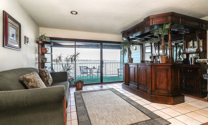 Seven Coves Condo | ⛱Bar Suite⭐Holidays⭐Bachelor/ette ☘Poker Night☘