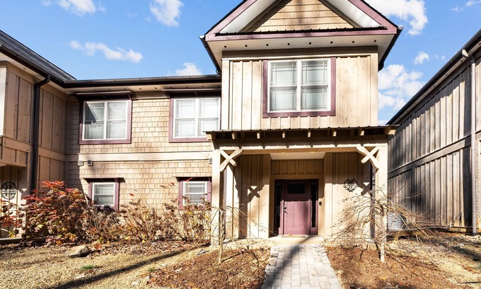 Andersonville Condo | Bar W Retreat, Lakeview Condo, Sleeps 8, Stardust Marina Area