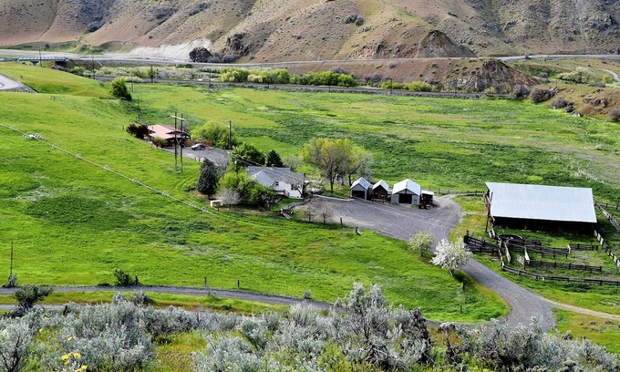 Huntington Other | Barber Ranch Retreat. 1 mile from Snake River. Family sized home. Pet Friendly.