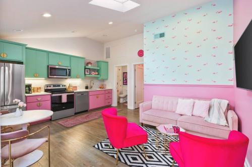 Greenwood House | Barbie Dream Condo - Near Restaurants, Coffee and Bar
