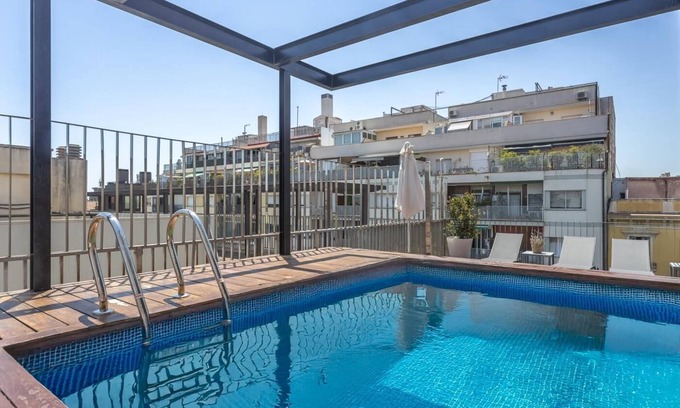 el Fort Pienc Apartment | Barcelona Gothic Quarter Pool Apartment for 8