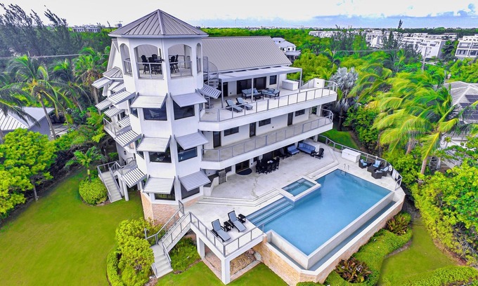 South Sound Villa | Barco A La Vista - Grand Cayman