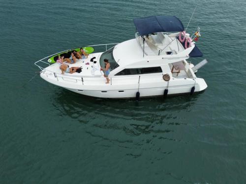 Cartaya Boat Rental | Barco apartamento