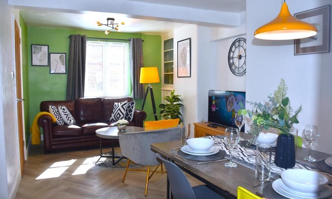 City Centre House | Bard's Nest Scholars Cottage, Central Stratford, 5 mins walk to RSC