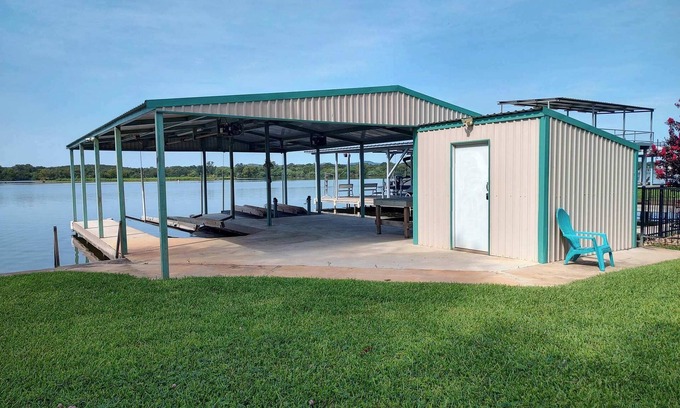Kingsland House | Bare Feet Retreat Sum