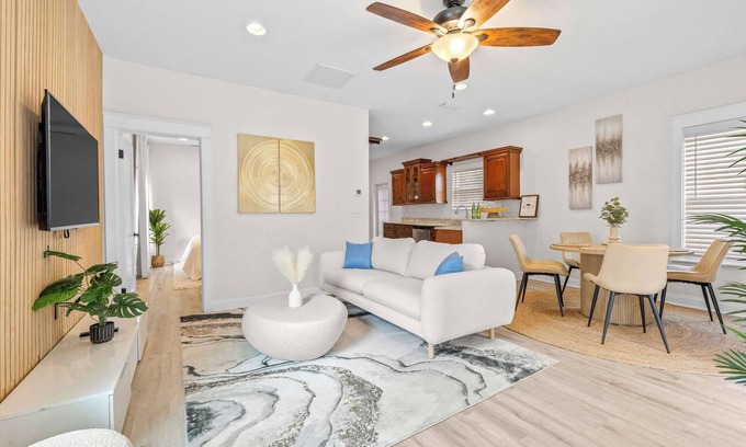 Port Tampa City House | Barefoot Bungalow – For 4