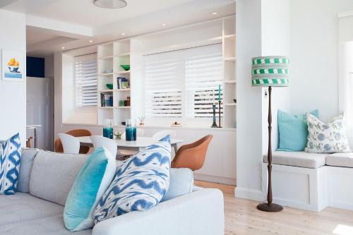 Bronte Apartment | Barefoot in Bronte IH