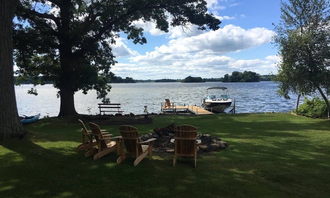 Woodland Cottage | 'Barefoot' Lake House–Play, Rest & Relax