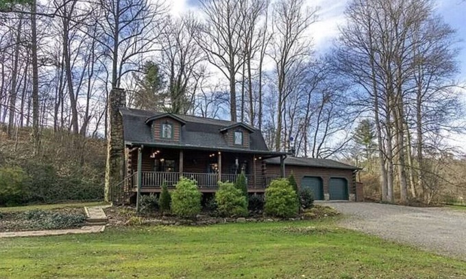 Leicester Cabin | Barefoot Lodge at Dix Creek