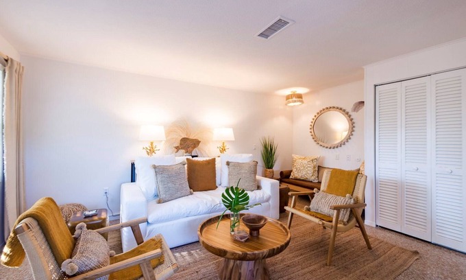 Anna Maria Condo | Barefoot Mermaid 4, greatAMI location steps to the beach/fun on Pine Ave