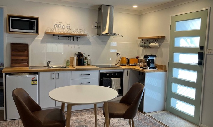 Shoalhaven Heads Apartment | Barefoot Studio At The Heads. Pet Friendly