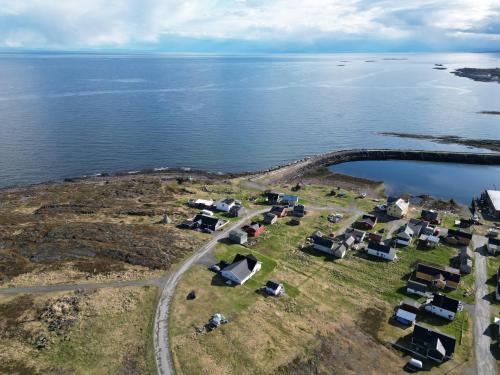 Kiberg Apartment | Barents sea window