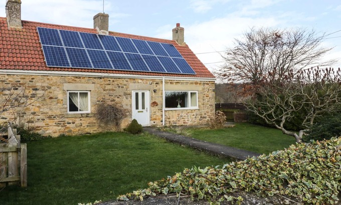 Darlington Cottage | BARFORTH HALL DAIRY, pet friendly, with hot tub in Gainford