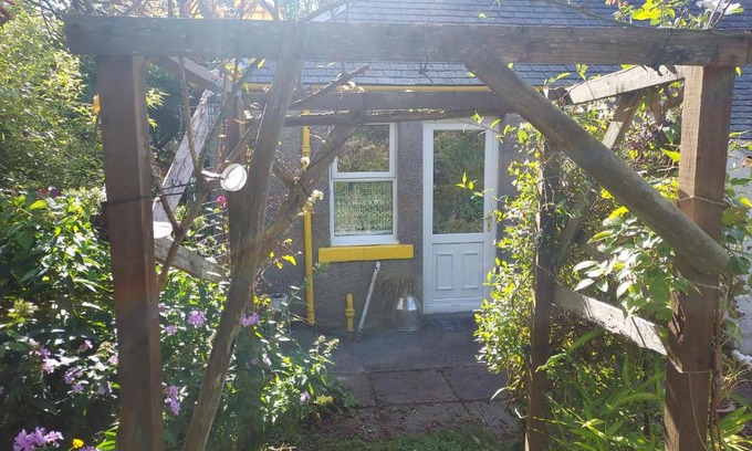 Creetown Apartment | BARHOLM CROFT Holiday Cottage