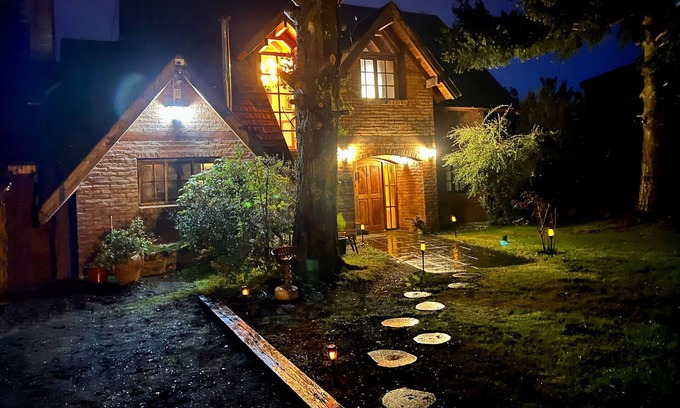 Golondrinas Ski Chalet | Bariloche front lake house, Les 2 Chalets, amazing view and location!