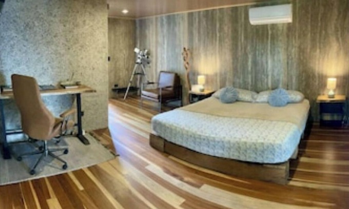 Penjamo Cabin | Bark Cabin on waterfall