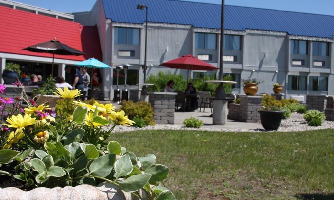 Superior Resort | Barkers Island Inn Resort & Conference Center