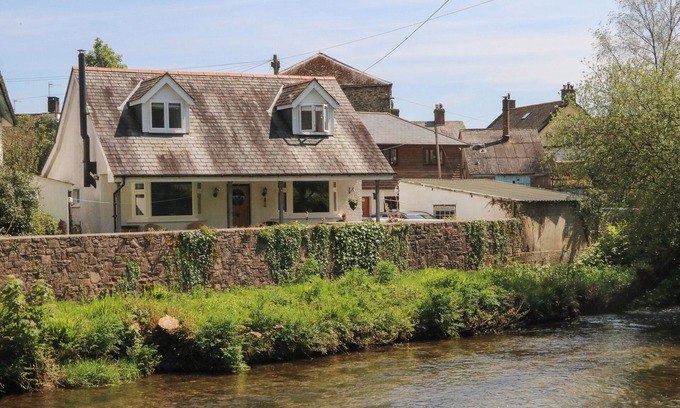 Dulverton Cottage | BARLESIDE, pet friendly, character holiday cottage in Dulverton