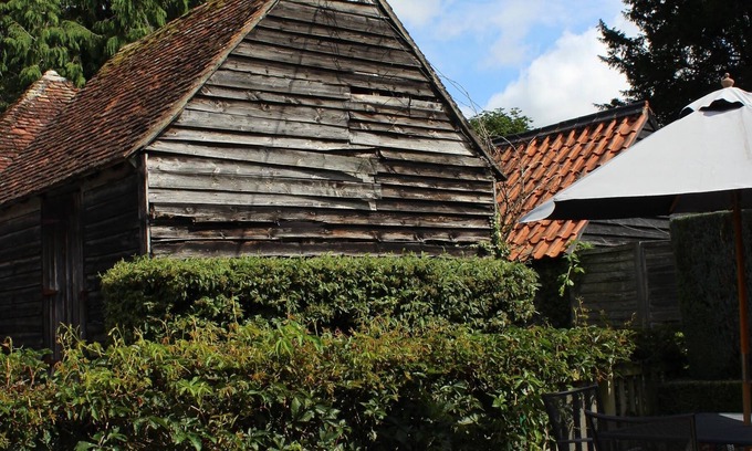 West Marden Cottage | BARLEY COTTAGE -ideal for families
