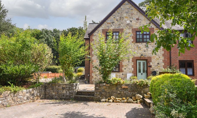 Smallridge House | BARLEY COTTAGE, pet friendly, character holiday cottage in Axminster