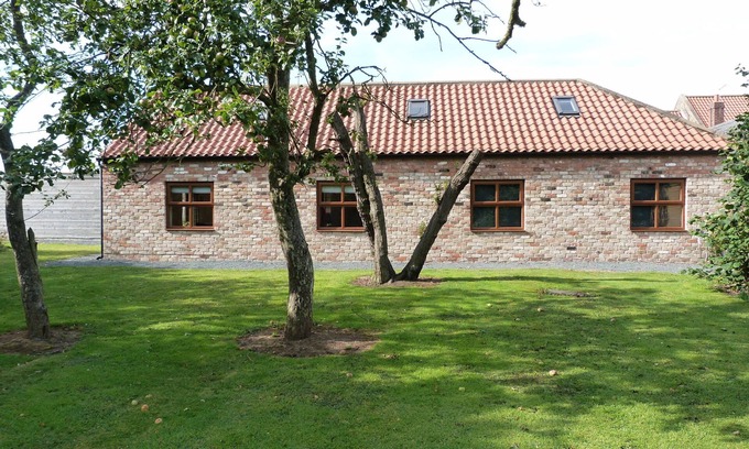 Hornsea House | Barley Edge, Beautiful Barn Conversion, Sleeps 10, Grounds overlook Hornsea Mere