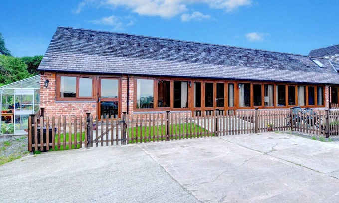 Kingswood House | Barn 1 in the beautiful Welshpool
