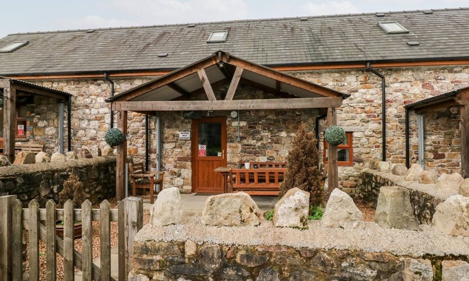 Margam Cottage | BARN 2, pet friendly, with a garden in Ystradgynlais