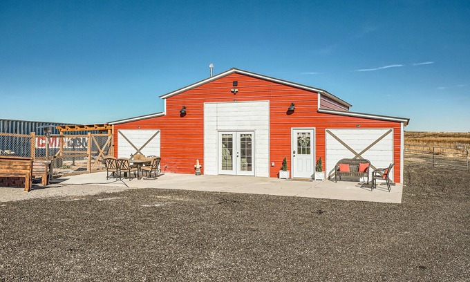 Dupont House | Barn Bliss: Cozy Country Retreat
