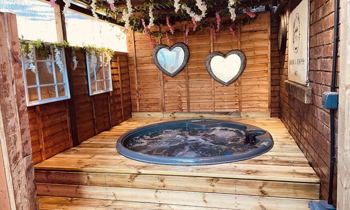 King's Bromley House | Barn Conversion - Commutable to lots of attractions, family & pet-friendly.