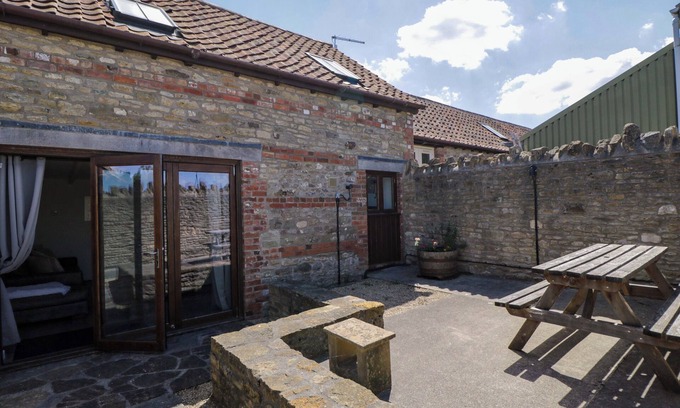 Frome Cottage | BARN COTTAGE, character holiday cottage, with pool in Frome