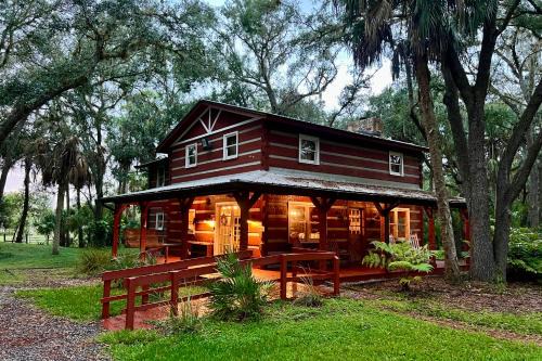 Sebring House | Barn Hangout and Grill Station Sebring Family Cabin
